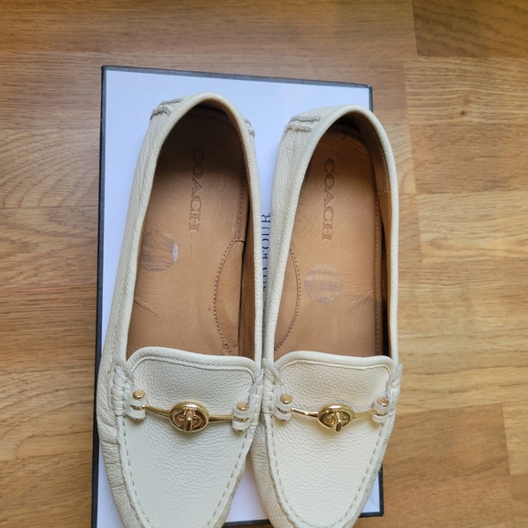 Coach Arlene Ivory Loafer Moc, size 9B - Picture 2 of 10